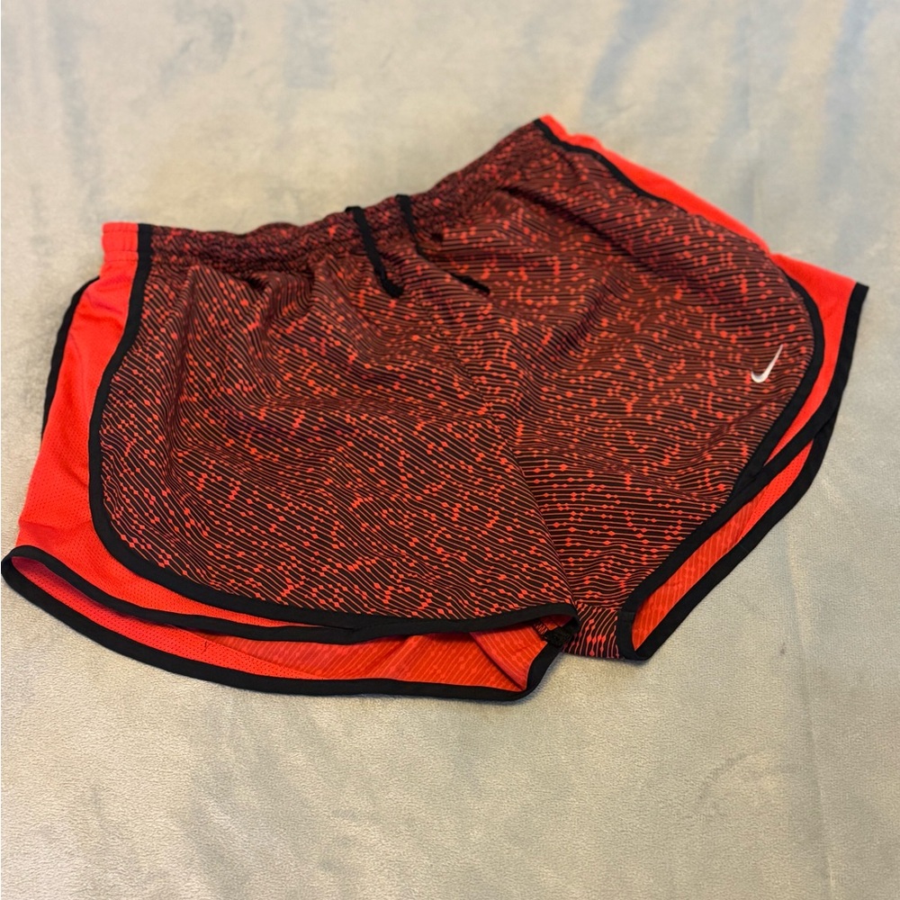 NIKE DRI FIT LINED SHORTS | L |